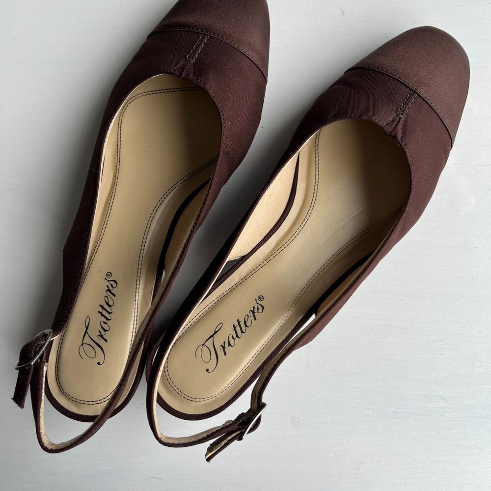 Dea Cap Toe Slingback TROTTERS
